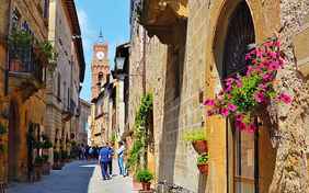 Lohnenswert sind Ausflüge in die kleinen Dörfer der Umgebung (Pienza) - Foto: Fabian Keller